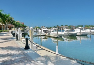 Peaceful, west-facing condo w/ hot tub, heated pool & brief walk to beach in Marco Island