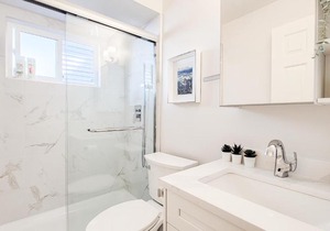 PET FRIENDLY-VANCOUVER 2BR GARDEN SUITE FOR 4