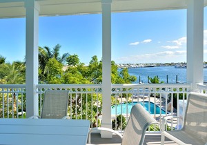 Waterfront 4-Bed 3-Bath Condo @ Bayfront Suites - CLEANING FEE INCLUDED