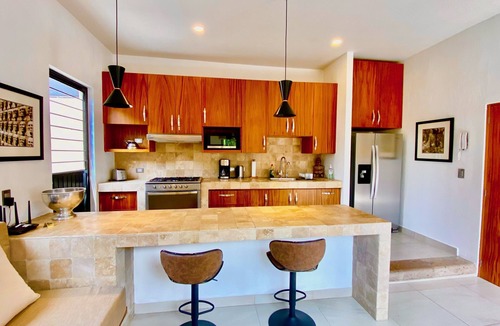 San Antonio Tlayacapan House | 1 Bdrm Guest House -Walk to Everything -Bikes-Gym-Pickleball Court-Golf Cart