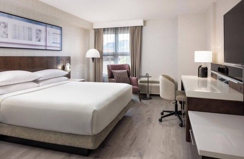 Kelowna Central Business District Hotel | 1 Bed 1 Bath Lagoon Side @ Delta Grant Okanogan