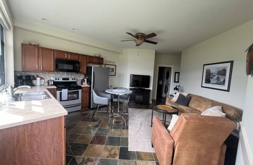 Okanagan-Similkameen House | 1 Bedroom Executive Lakeview Suite