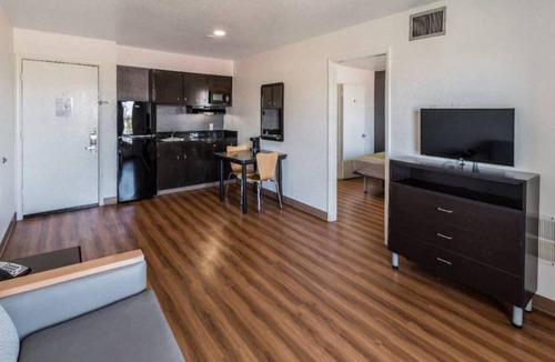 Dallas Apartment | 1 King Bed|Suite,Smk,Sofa-Bed