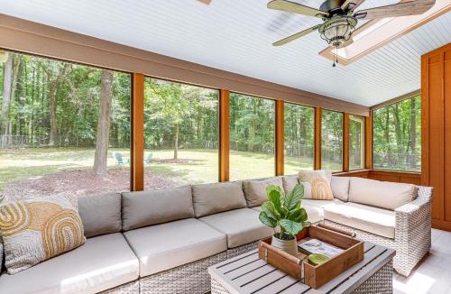 Alpharetta House | ~ 1 Mi to Dtwn Alpharetta: Home w/Screened Porch!