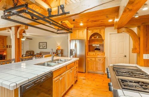Lookout Mountain House | 15 bdrm ~43ppl~ 2 houses XL HotTub, Pool, pond, Volleyball4238021965.
