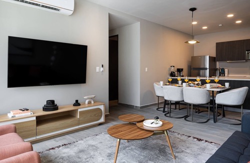 Monterrey Apartment | 15th Floor City & Mountain Views with Pool & Gym