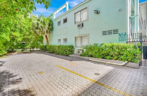 West Avenue Apartment | 1BR Miami Beach Apt with King plus 2 Queens & Parking