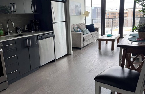 Downtown Winnipeg Apartment | 2 bed downtown across jets arena king bed wifi