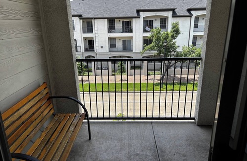 Midtown Apartment | 2-bedroom apartment in charming Houston with AC and fitness room