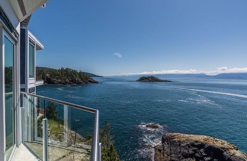 Sooke Resort | 2 Bedroom Luxury in Sooke