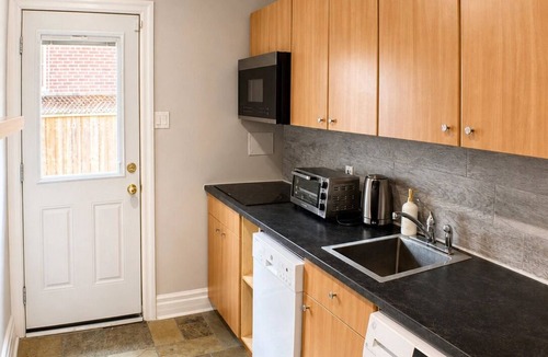 Bayview Woods - Steeles House | 2 Bedroom Unit in Toronto, Private Entry
