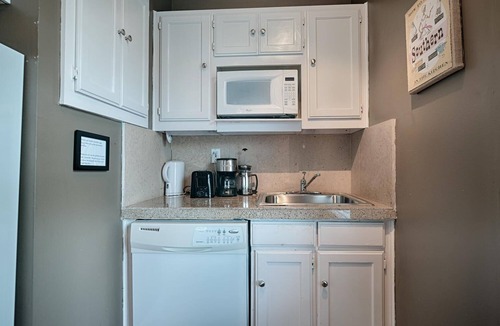 Clarksville Apartment | 2 blocks from 6th St- Downtown Austin-Near WholeFoods-Restaurant,Shops,Nightlife