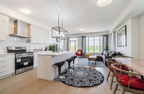 Brampton House | 2 For 1 Big Home in Mississauga Rd & Steeles