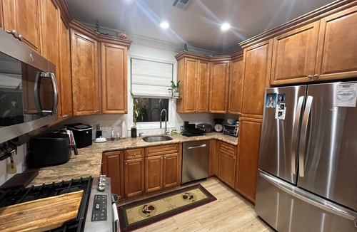 Wallington Condo | 2-Level 2 bedroom, 2 1/2 bath condo near MetLife. Easy rideshare access