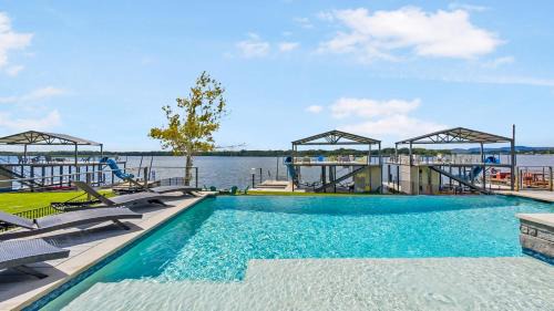 Kingsland House | 2 Luxury Waterfront Houses Side by Side