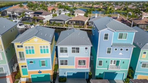 Cape Harbour Villa | 2 Story Lux Waterfront Living in Cape Harbour - Villa Funky Fish House