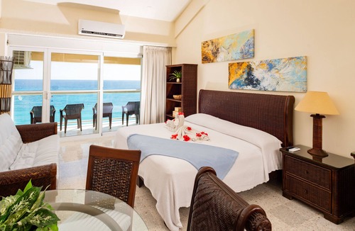 Punta Cancun Condo | 2 Story Penthouse, Beachfront, 1 Min Walk to Nightlife, Beach Access from Lobby!