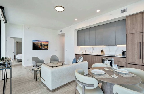 North Beach Condo | 21st-Floor Corner 2BR | Water Views, Miami Beach