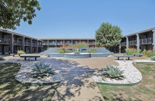 St. Johns House | [27] ATX Studio: 2 Twin Beds, Pool, Gym & Dog Park