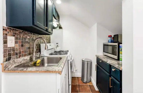 North Bergen House | 2BDR 3Bed Second Floor/15 minutes to NYC Times Sq.