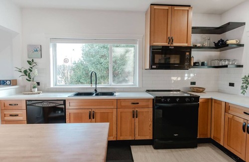 Regional District of Nanaimo House | 2BR Explorer’s Base | Bikes, Kayaks, Ferry