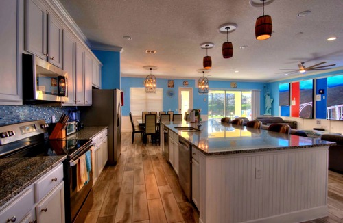 Loughman House | 2xSide-by-side,Bowling,1GB wifi,videowall TV,ensuites, US-Music-themed, sleep 80