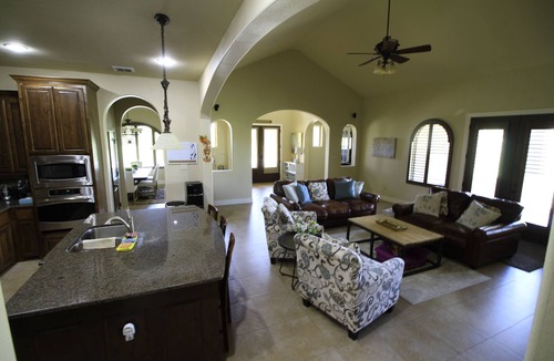Briggs Ranch Villa | 3/3 Luxury Home Near LACKLAND/SEA WORLD/ALAMO/Downtown and Golf Courses/