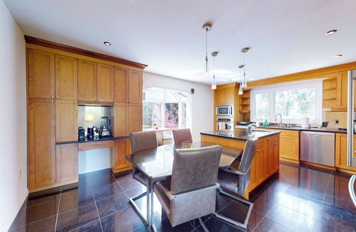 Thornhill House | 3 Acre Tranquil Estate Retreat with Pool & Pond