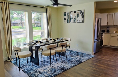 Richardson House | 3-BDR Resort-style Home - Hot Tub, Mini Golf, Fire Pit, Grill, 1Gig WiFi, Office