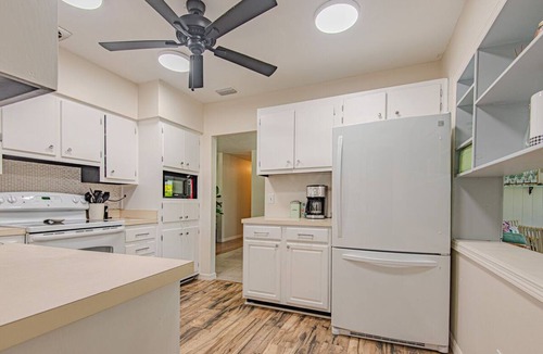 Venice Gardens House | 3 BDRM Florida Charmer in Venice FL- Private Pool+King Bed+Parking for Boats/RVs
