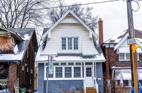 Blake - Jones House | 3 bedroom detached house in Toronto (Danforth area)