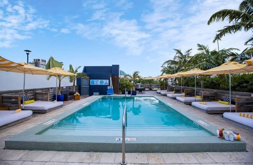 City Center House | 3 Great Suites Fit for Families! On-site Pools, Walk to Lummus Park Beach!
