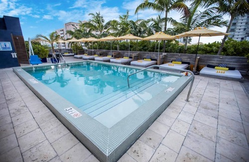 City Center House | 3 Great Suites Fit for Families! On-site Pools, Walk to Lummus Park Beach!