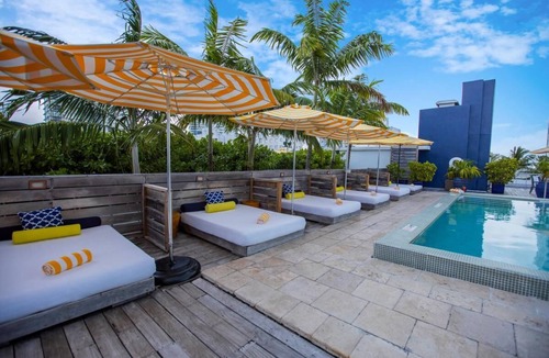 City Center House | 3 Great Suites Fit for Families! On-site Pools, Walk to Lummus Park Beach!