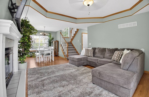 Greenwood House | 3 King Suites - Spacious 5BR Retreat Near Lee's Summit - Close to Arrowhead