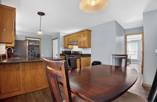 Greenwood House | 3 King Suites - Spacious 5BR Retreat Near Lee's Summit - Close to Arrowhead