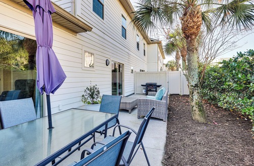 Saint Simons Island Apartment | 3 Mi to Pier Village: Dog-friendly St Simons Home!