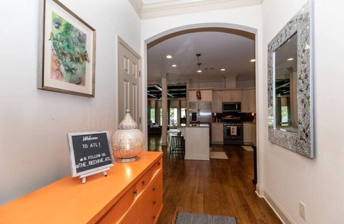 North Ormewood Park House | 3 Miles to World Cup Stadium | Near Beltline