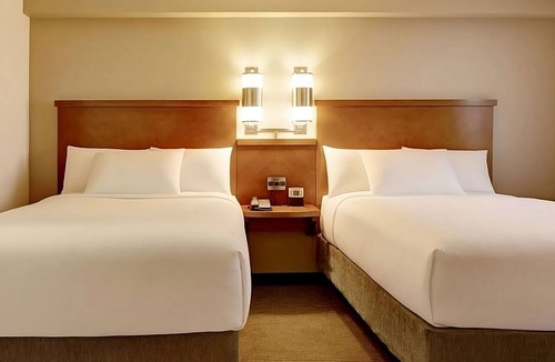 Gwinnett Place Hotel | 3 Pet-friendly Units! Pool Access and Free Parking & Breakfast Included!