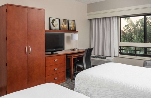 Miami Lakes Hotel | 3 Posh Units in Miami Lakes! Pet-Friendly, w/Pool, Close to Royal Oaks Park