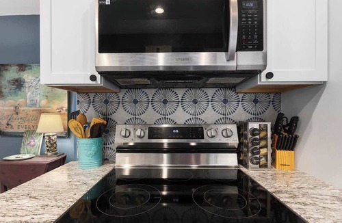 Rosedale House | 30 day Stay! Hot Tub Sleeps 5 Near KU MED+Plaza