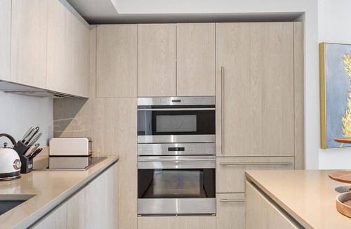 Hollywood South Central Beach Apartment | ✨ 32nd-Floor Modern 1BR @ Lyfe Resort | Ocean View + City Skyline | Luxury Amenities