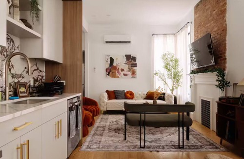 Jersey City Apartment | 3BD 2BA Duplex Brownstone + Parking - 25 min NYC