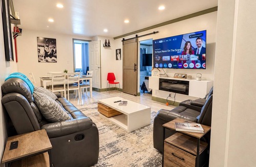 Peachtree Center Apartment | 3BR Condo at Heart of Downtown with Theme Lounge & Workspace