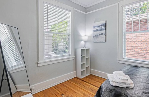 Midtown House | 3BR Timeless Southern Charm | Prvt backyard |: 1 miles toMed Ctr
