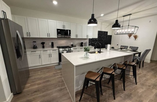 Barrett House | 3BR Waterfront Oasis with Lagoon Access and Private Garage