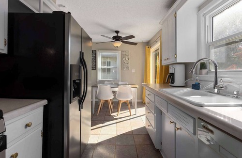 Lee's Summit House | 4 KING beds, Sleeps 8 Fenced Dogs OK