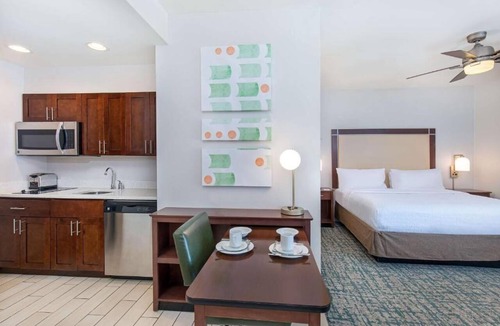 Sandy Springs Hotel | 4 Units with Pool Access & Breakfast included near Downtown Atlanta