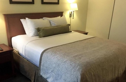 Quartier des Spectacles House | 4 x Junior Corner Queen Room at Hotel Saint-Laurent Montreal