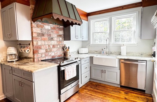 St. Augustine Cottage | 4bed, 2bath on Iconic Magnolia Ave-walking distance to shops and restaurants!